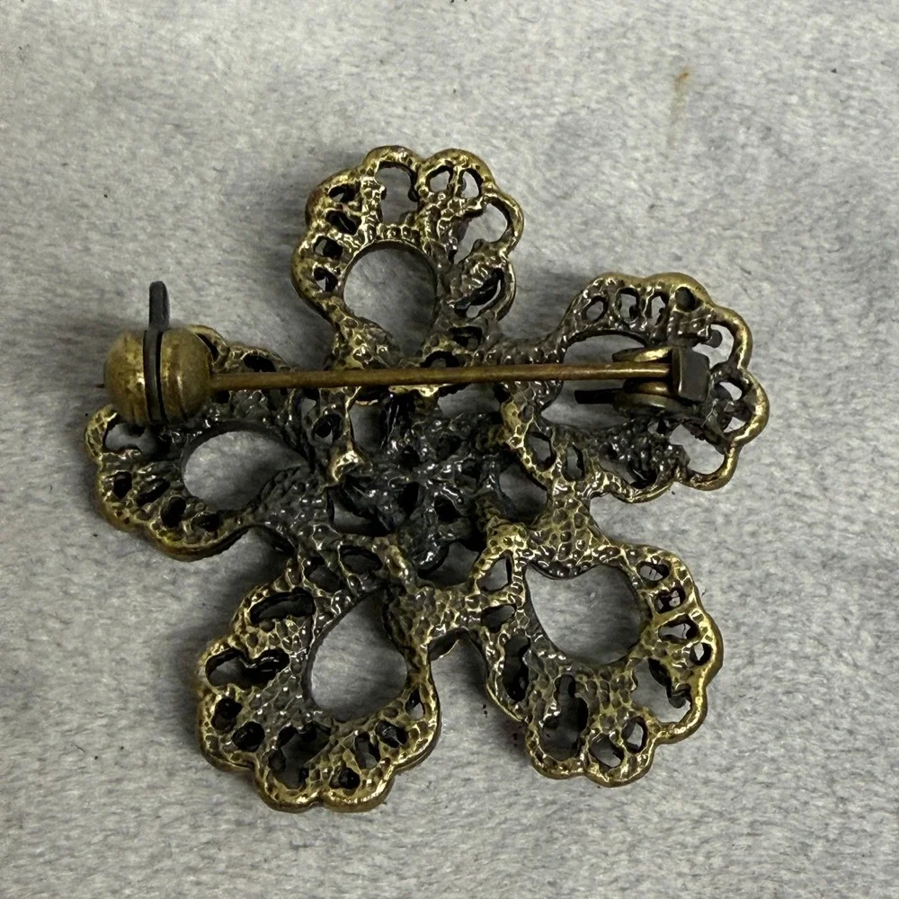Green Rhinestone Flower Brooch Pin Antique Gold Tone Filigree Openwork Jewelry